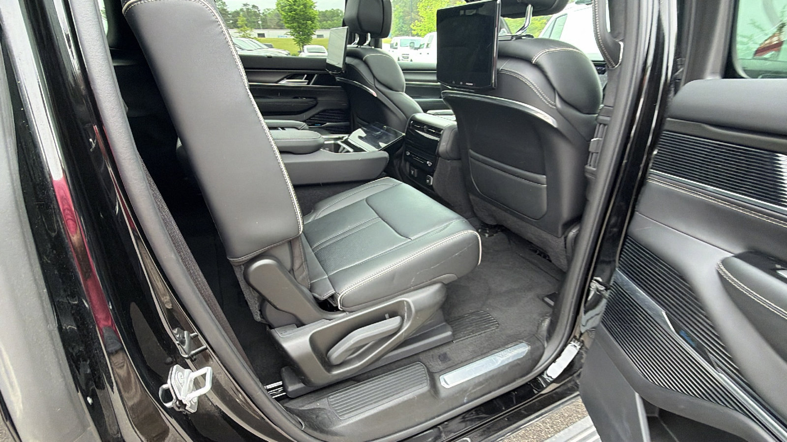 Used 2025 Jeep Grand Wagoneer Series II Obsidian w/ Quick Order Packagew 28T AWD/4WD image 22