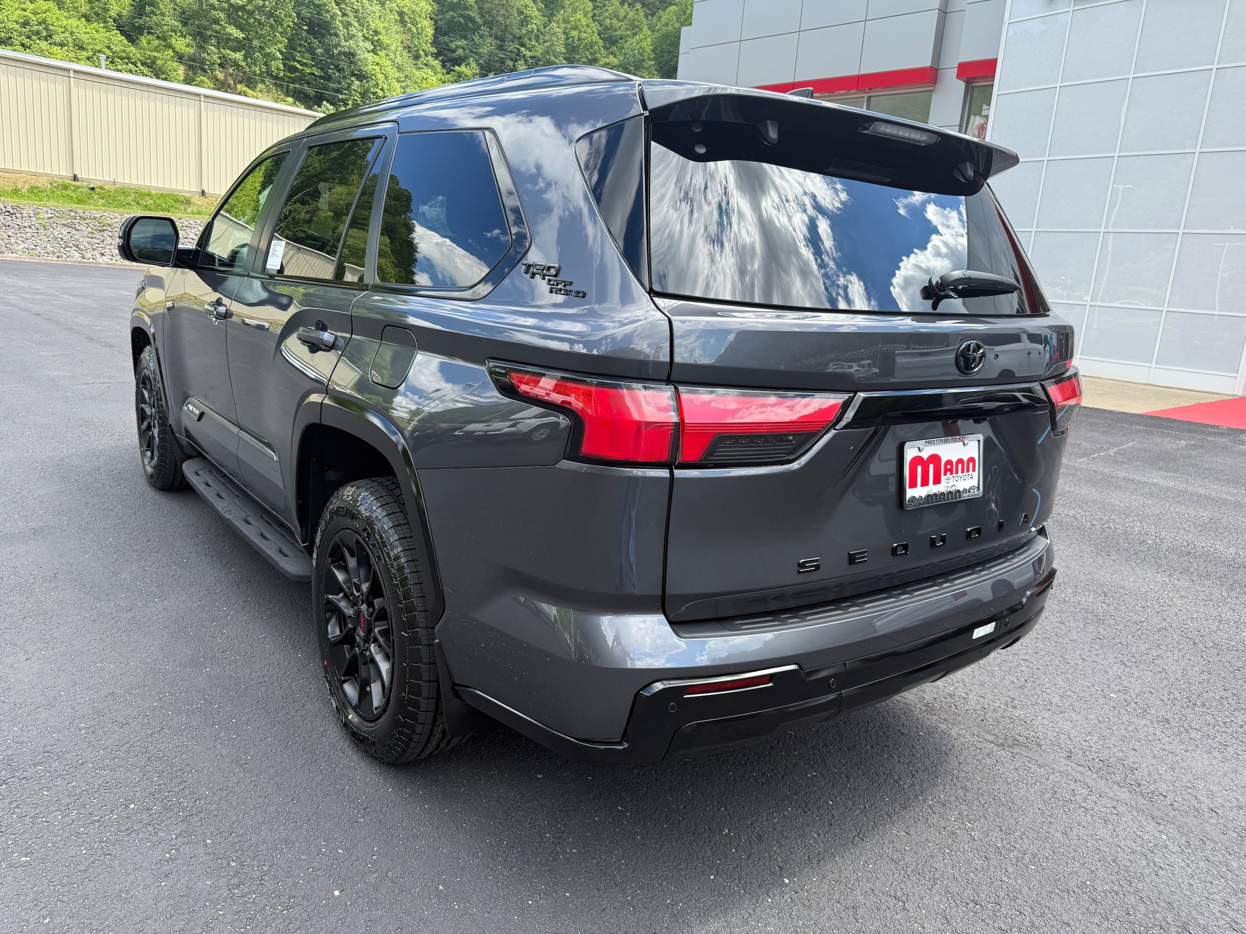 New 2026 Toyota Sequoia Platinum AWD/4WD image 9