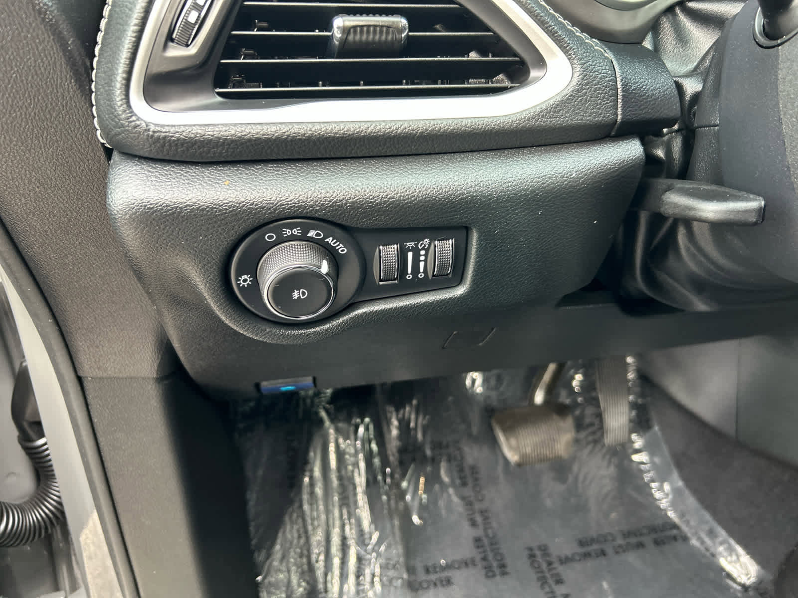 Used 2025 Chrysler Pacifica Select FWD image 13