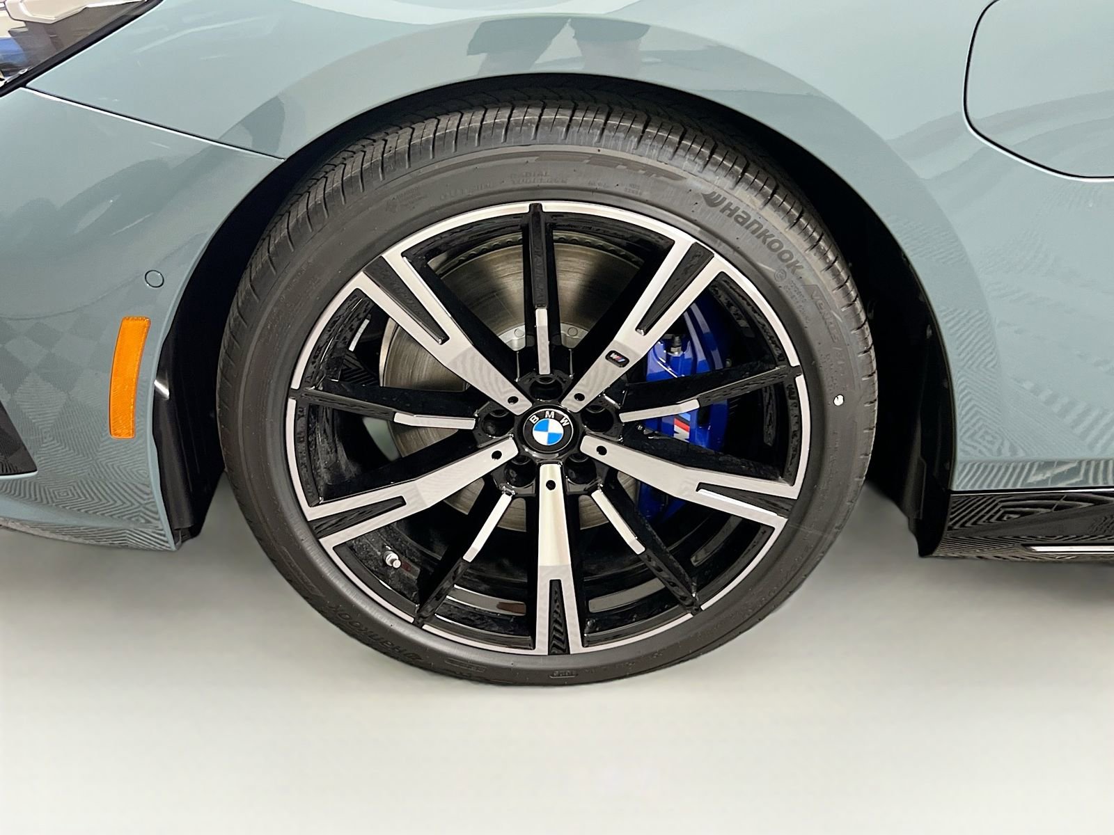 New 2026 BMW 550e xDrive w/ Executive Package image 33