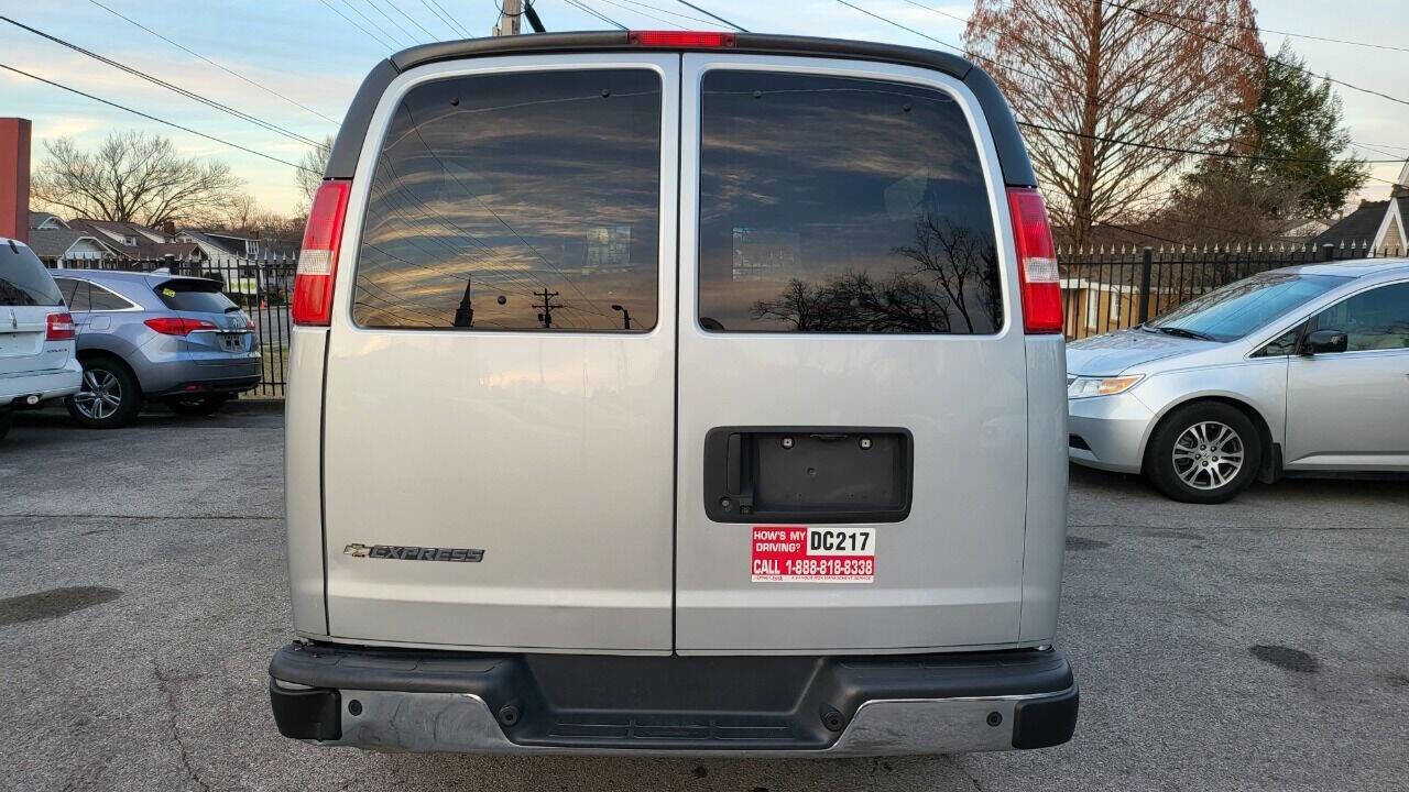 Used 2018 Chevrolet Express 3500 LT w/ LT Preferred Equipment Group RWD image 10