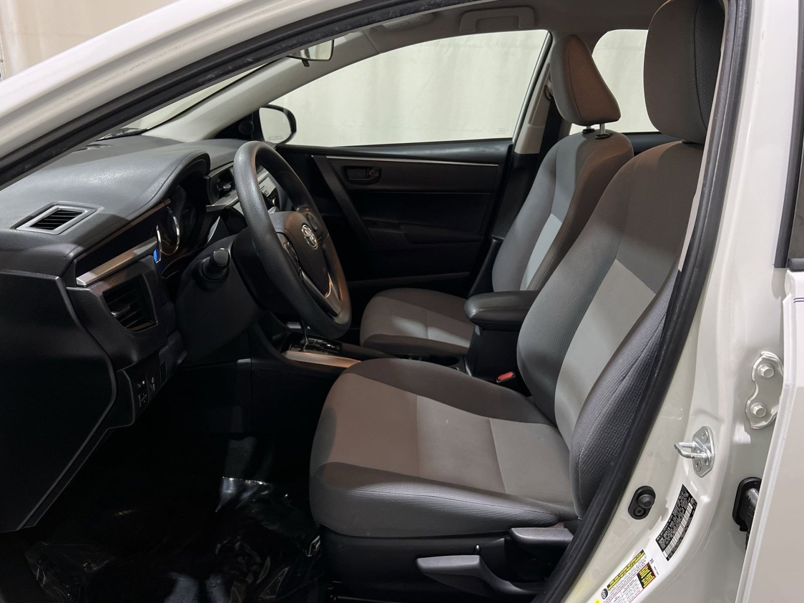 Used 2016 Toyota Corolla L FWD image 18