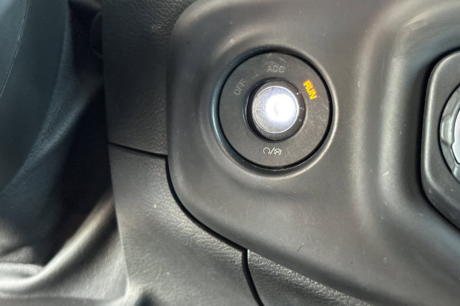 Used 2019 Jeep Wrangler Unlimited Sahara image 23