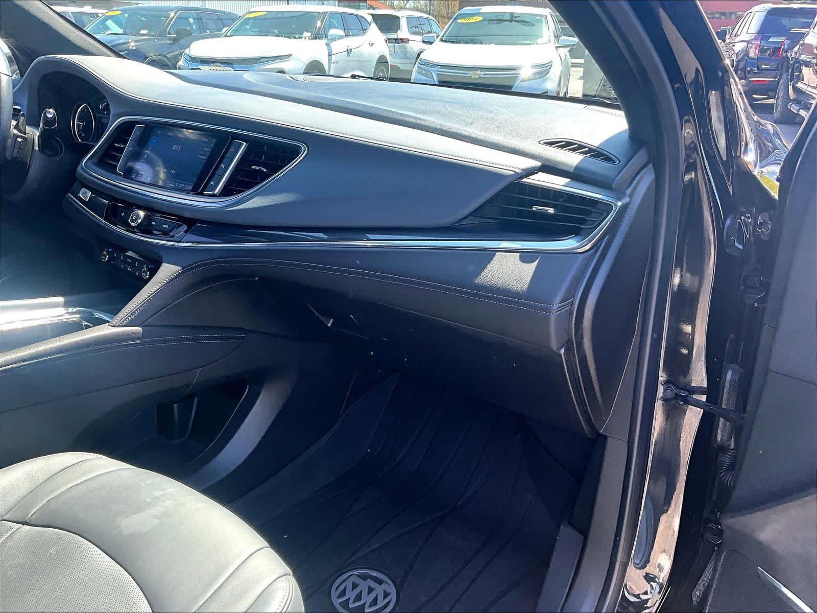 Used 2023 Buick Enclave Essence AWD/4WD image 13