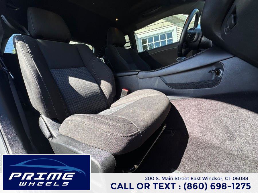 Used 2017 Dodge Challenger SXT RWD image 13