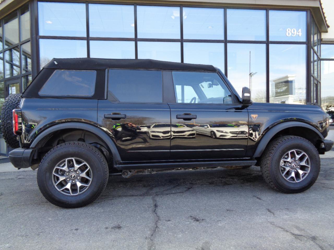 Used 2023 Ford Bronco Badlands image 4