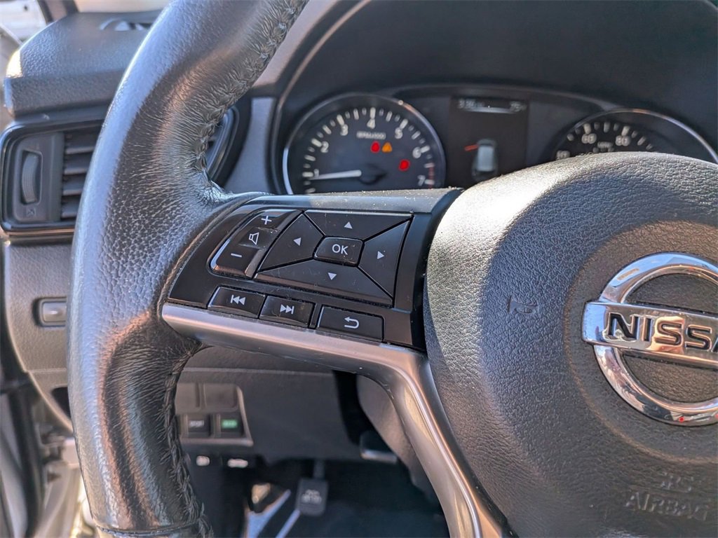 Used 2017 Nissan Rogue SV image 16