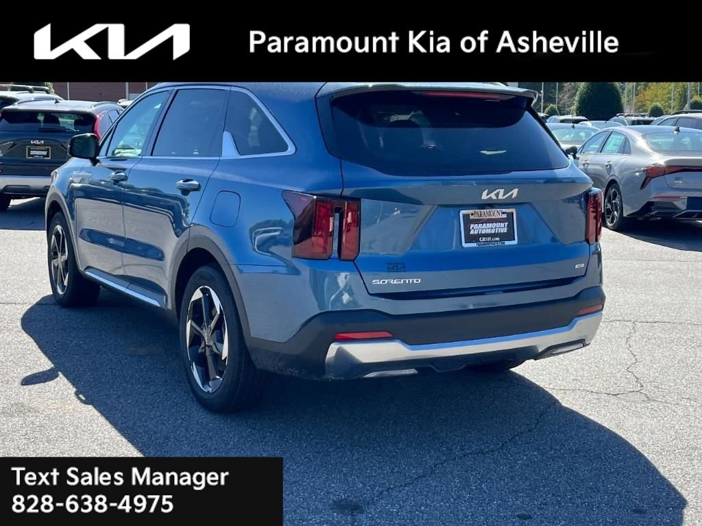 Certified 2025 Kia Sorento EX image 3