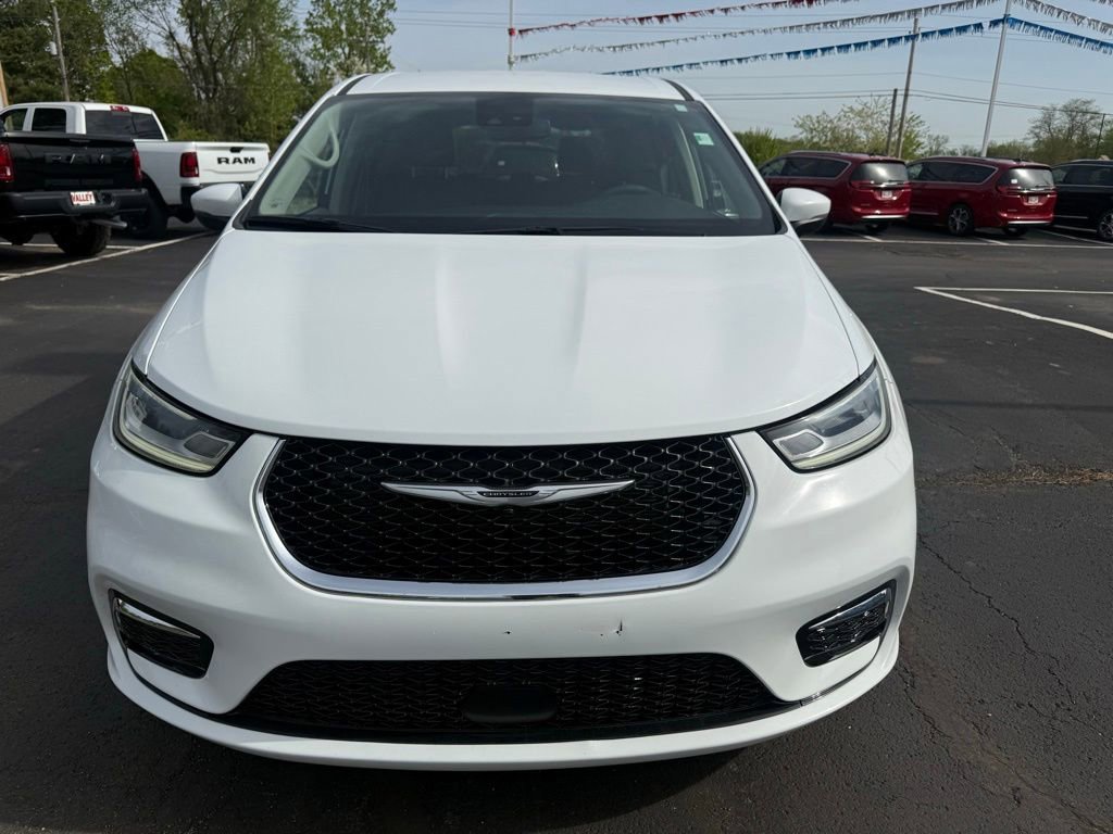 Used 2023 Chrysler Pacifica Touring-L FWD image 8