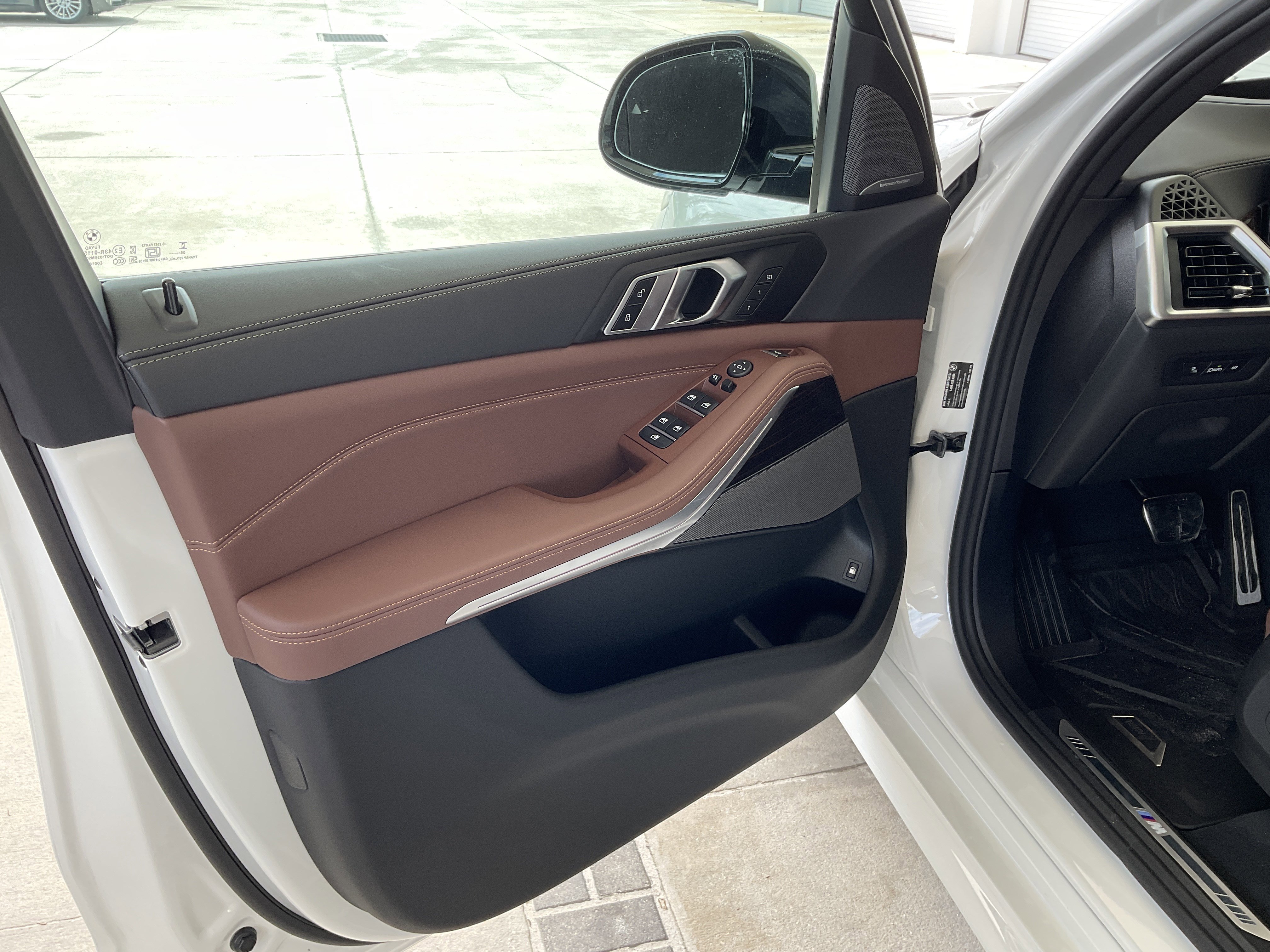 New 2026 BMW X5 xDrive50e w/ M Sport Package image 9