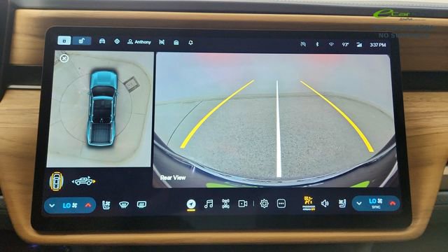 Used 2025 Rivian R1T Premium AWD/4WD image 47