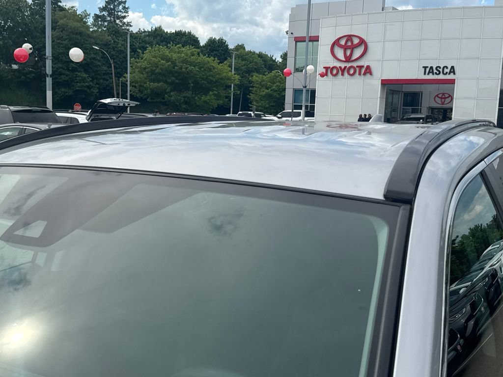 Used 2025 Toyota RAV4 XLE AWD/4WD image 42