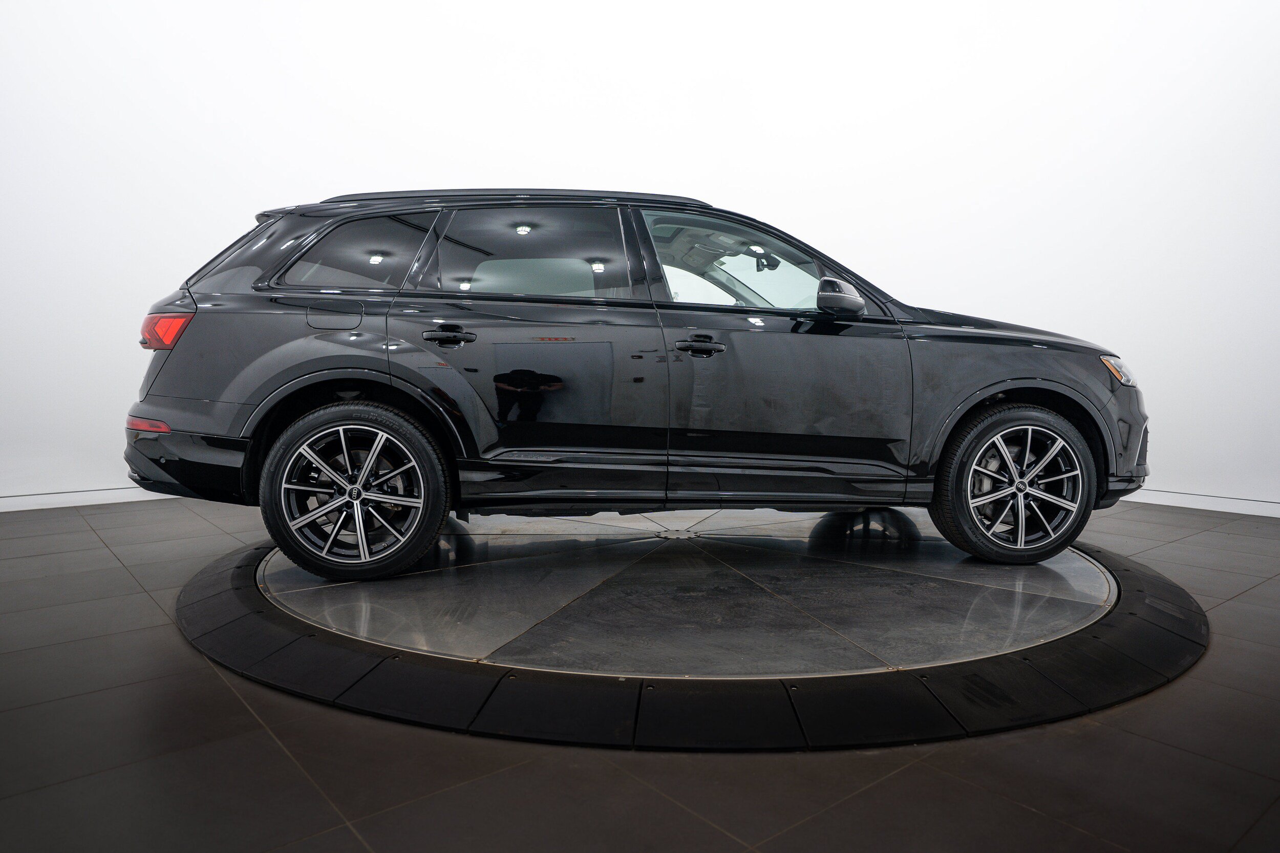 Certified 2024 Audi Q7 3.0T Premium Plus AWD/4WD image 3