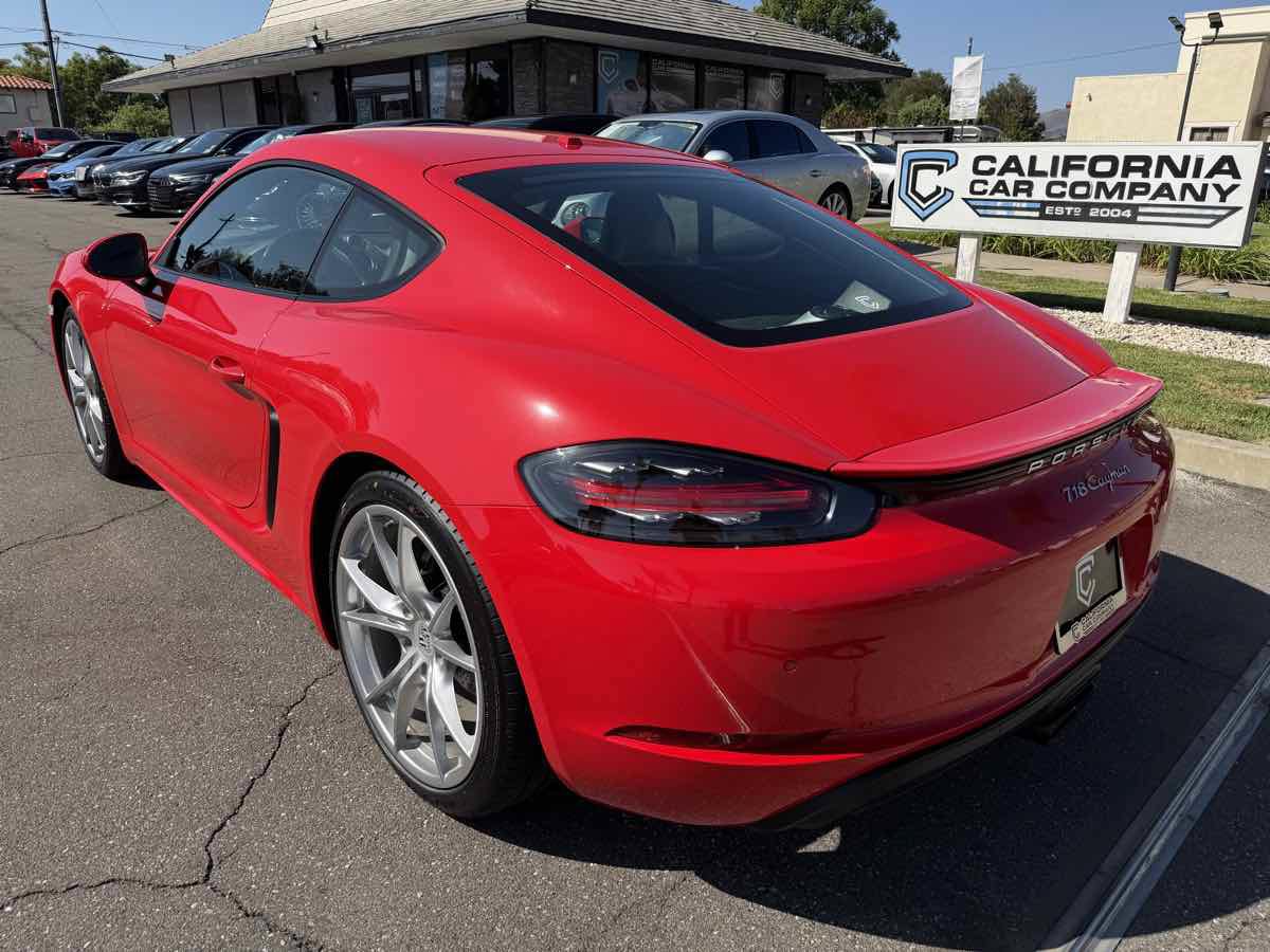 Used 2019 Porsche 718 Cayman RWD image 3