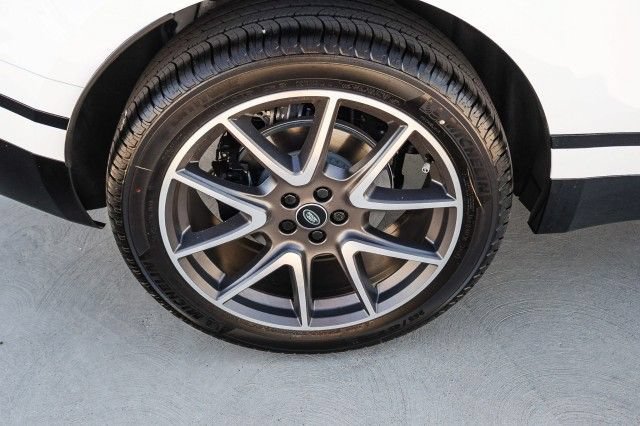 Certified 2026 Land Rover Range Rover Velar Dynamic SE AWD/4WD image 11