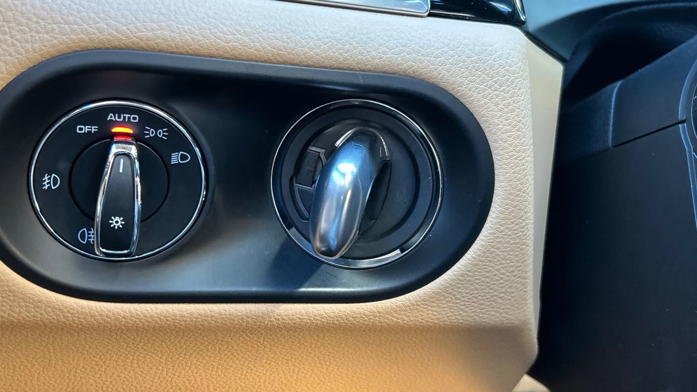 Used 2017 Porsche Macan S image 32