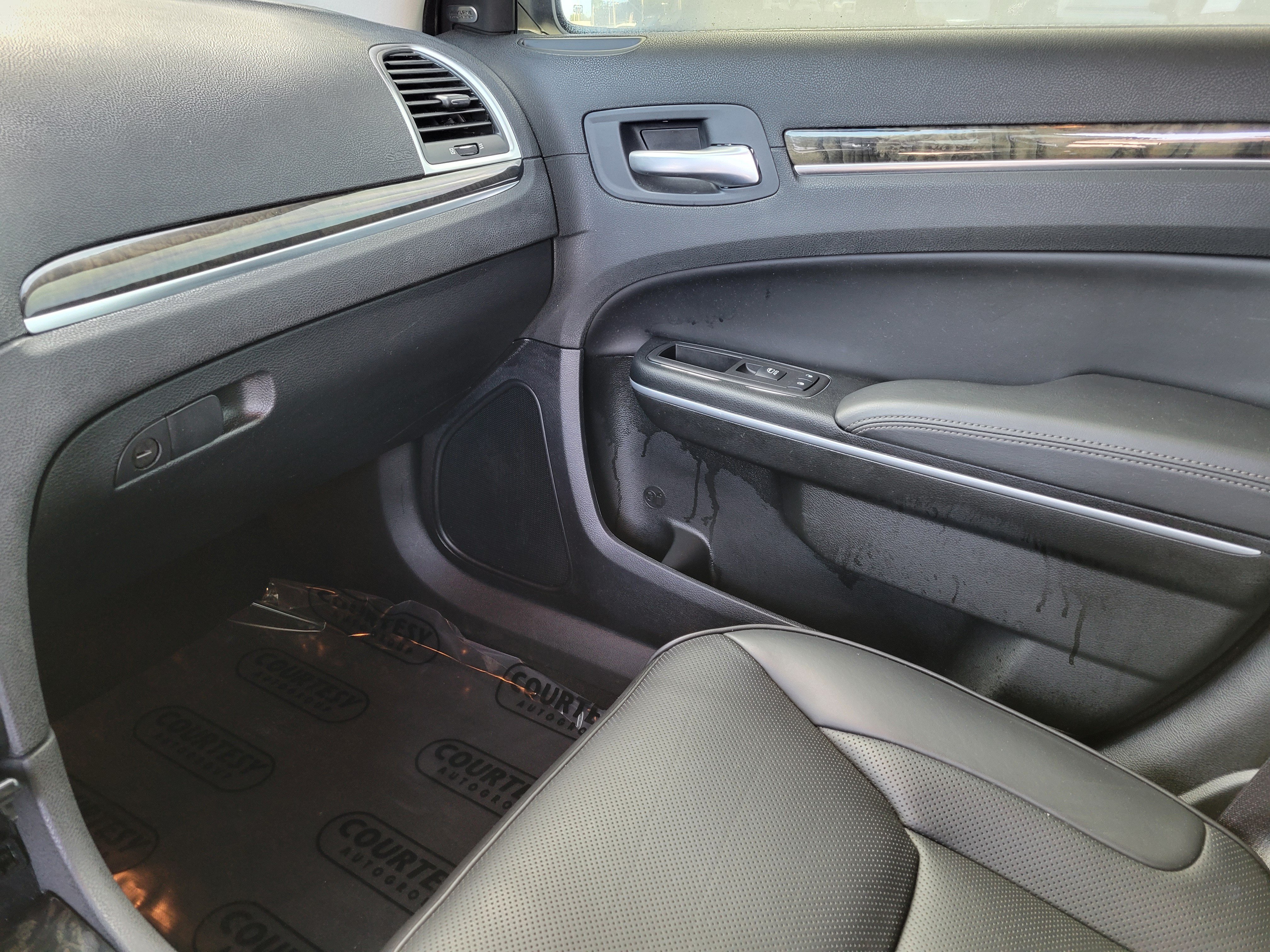 Used 2023 Chrysler 300 Touring L w/ Popular Equipment Group RWD image 24