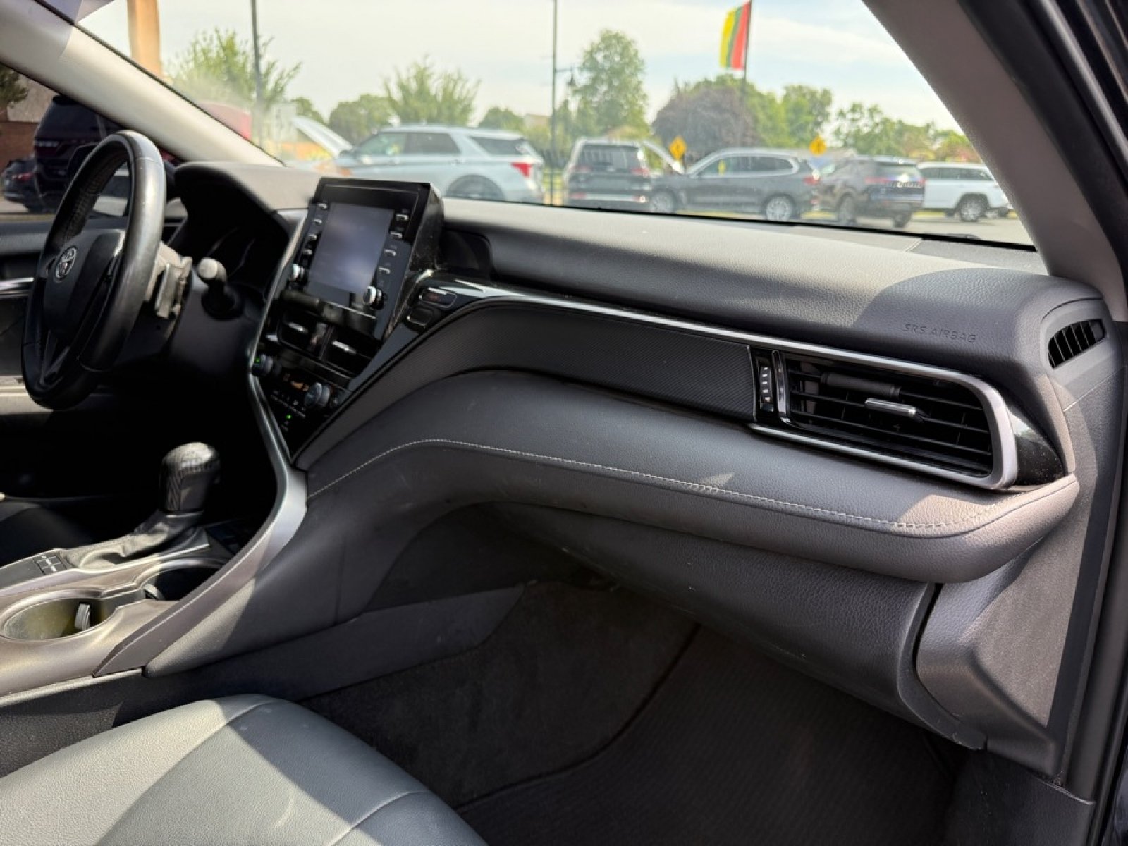 Used 2022 Toyota Camry SE w/ Convenience Package FWD image 22