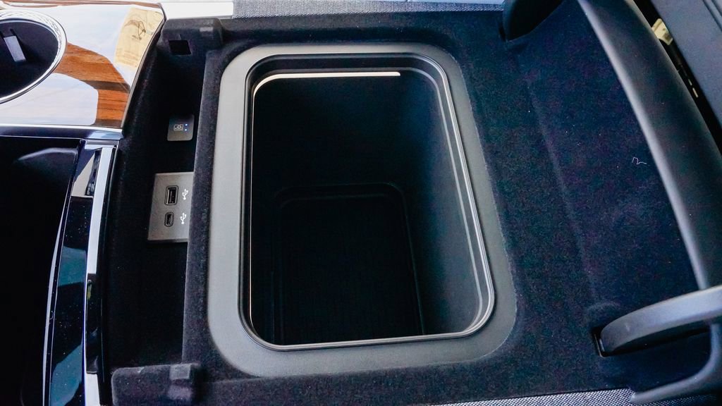 New 2026 Cadillac Escalade ESV Platinum Sport w/ LPO, ONYX Package image 17