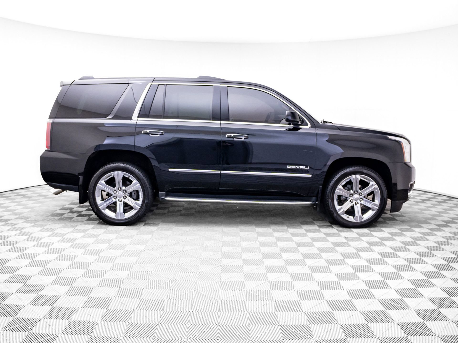 Used 2018 GMC Yukon Denali AWD/4WD image 7