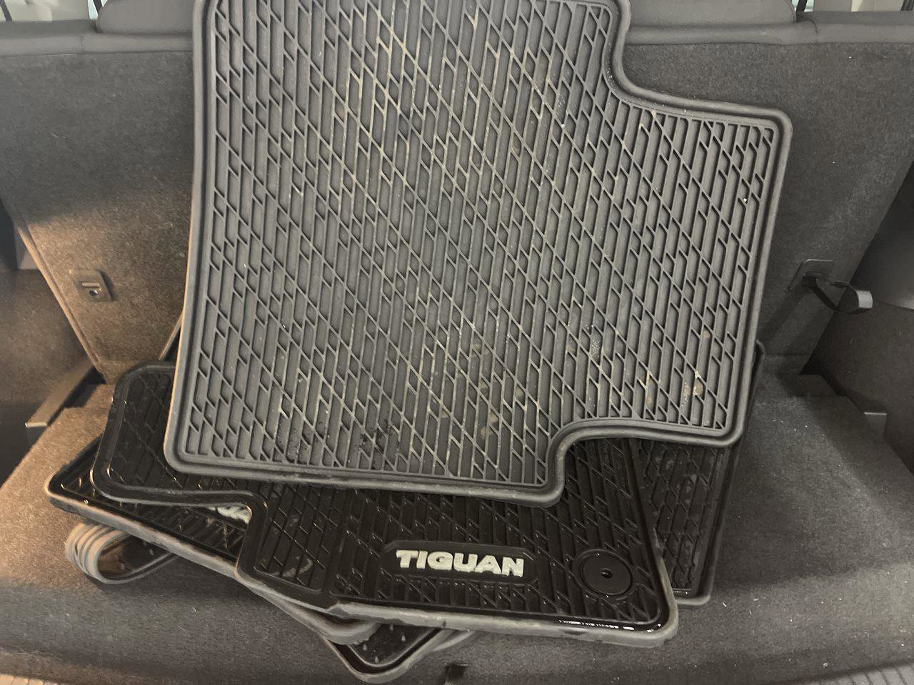 Used 2019 Volkswagen Tiguan S w/ 3rd Row Seat Package image 23