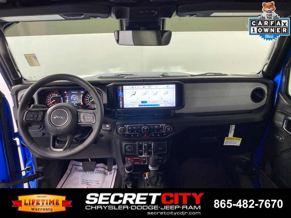 Used 2025 Jeep Gladiator Mojave AWD/4WD image 28