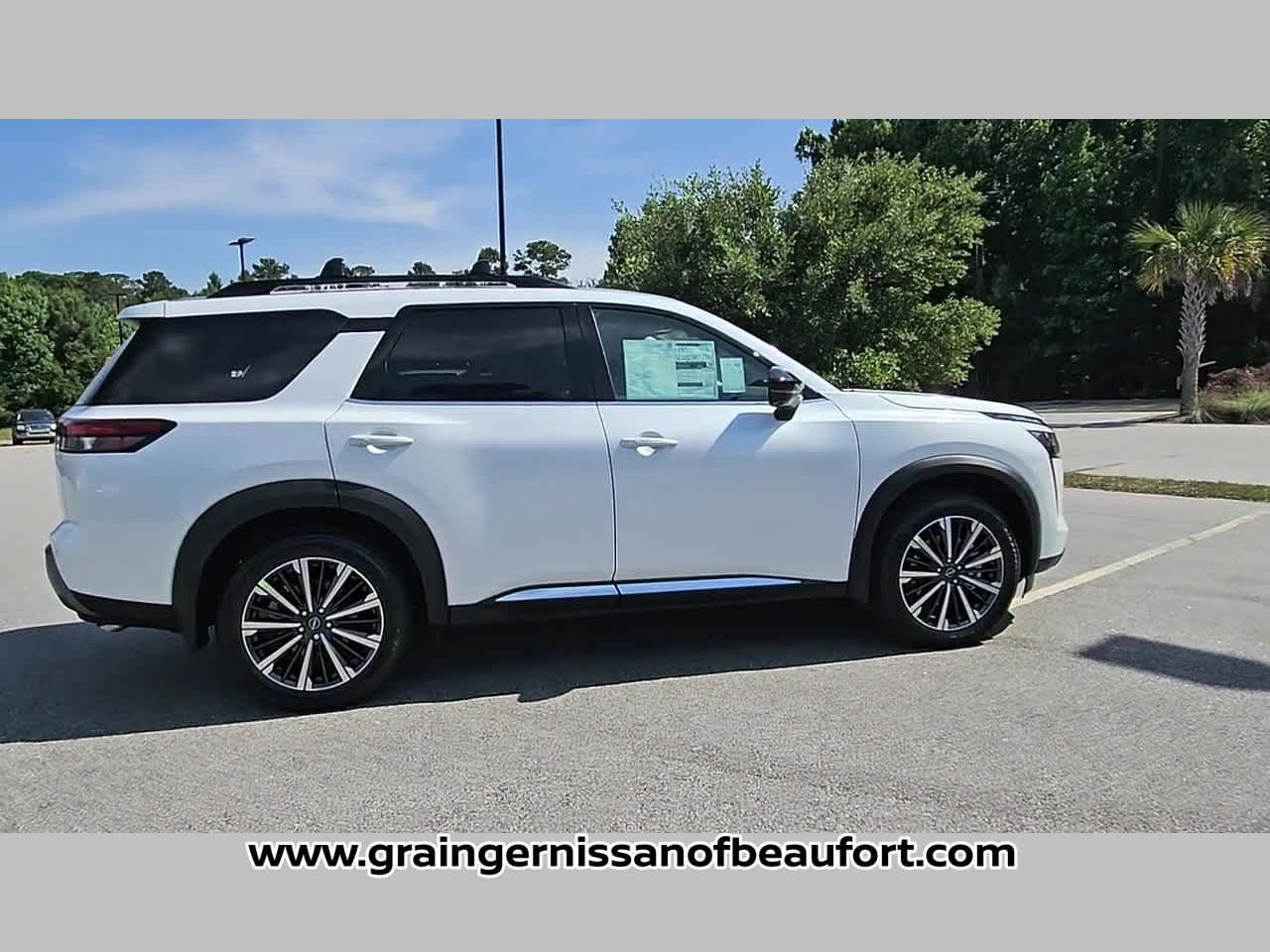 New 2026 Nissan Pathfinder Platinum FWD image 36