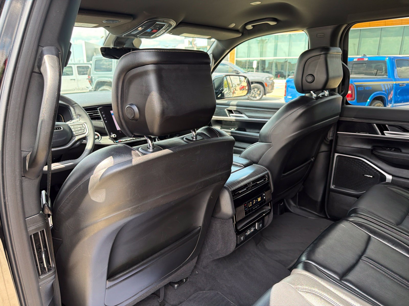 Used 2024 Jeep Wagoneer Series II RWD image 16