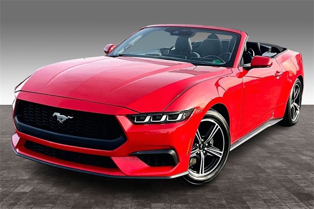 Used 2024 Ford Mustang Convertible image 3