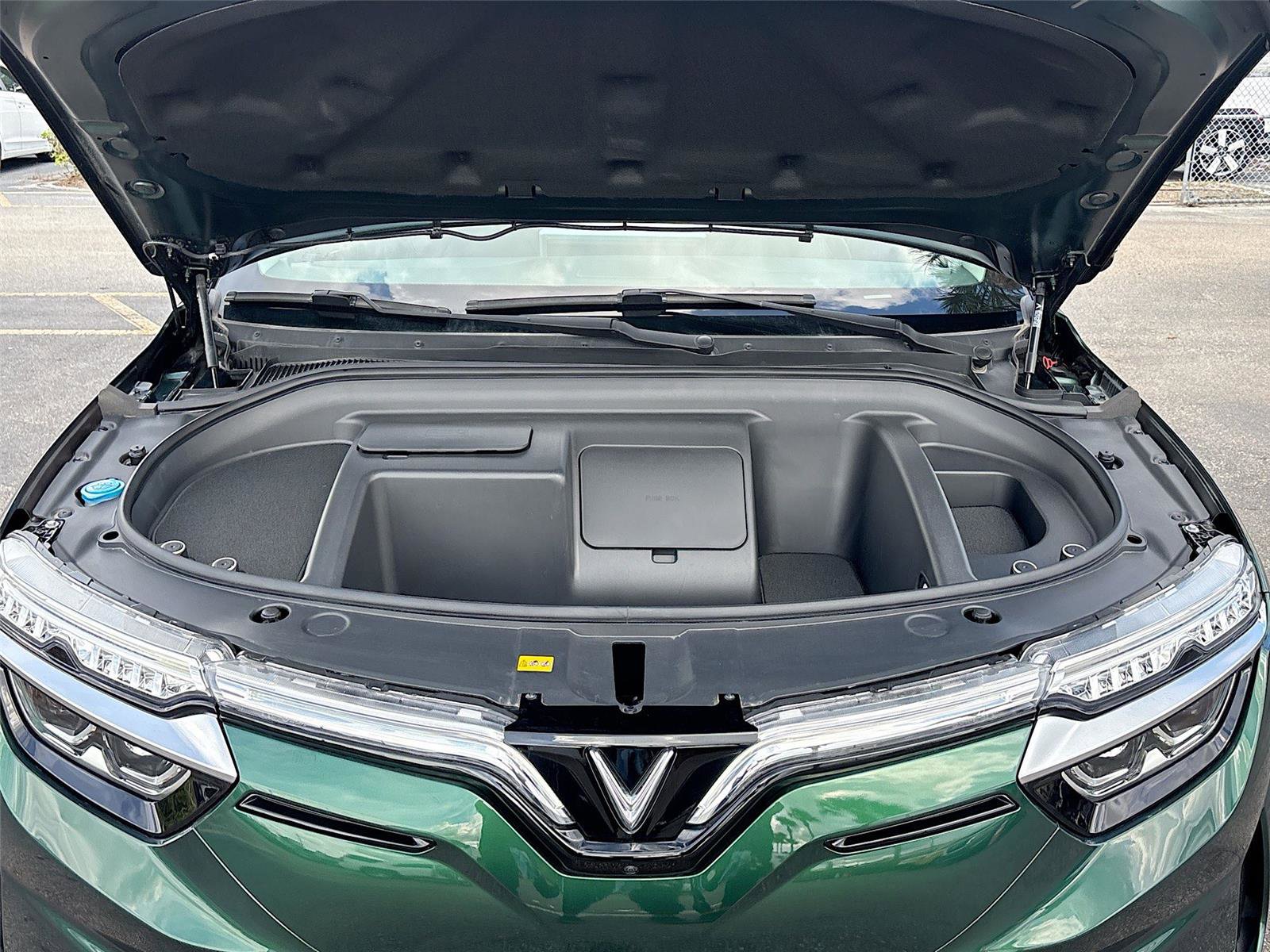 New 2025 VinFast VF 8 Eco image 30