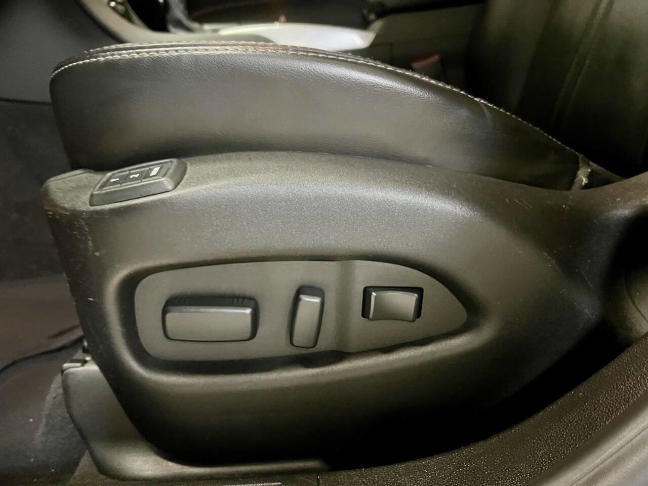 Used 2016 Cadillac SRX Premium w/ Driver Assist Package image 32