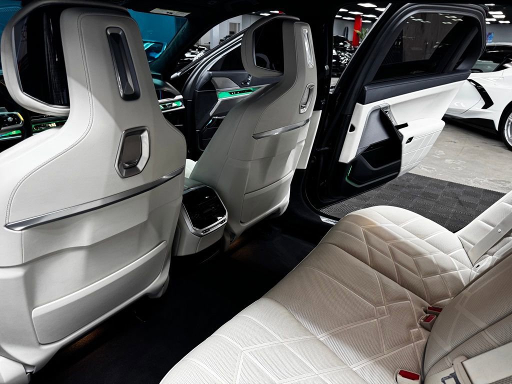 Used 2025 BMW 740i w/ Premium Package image 42