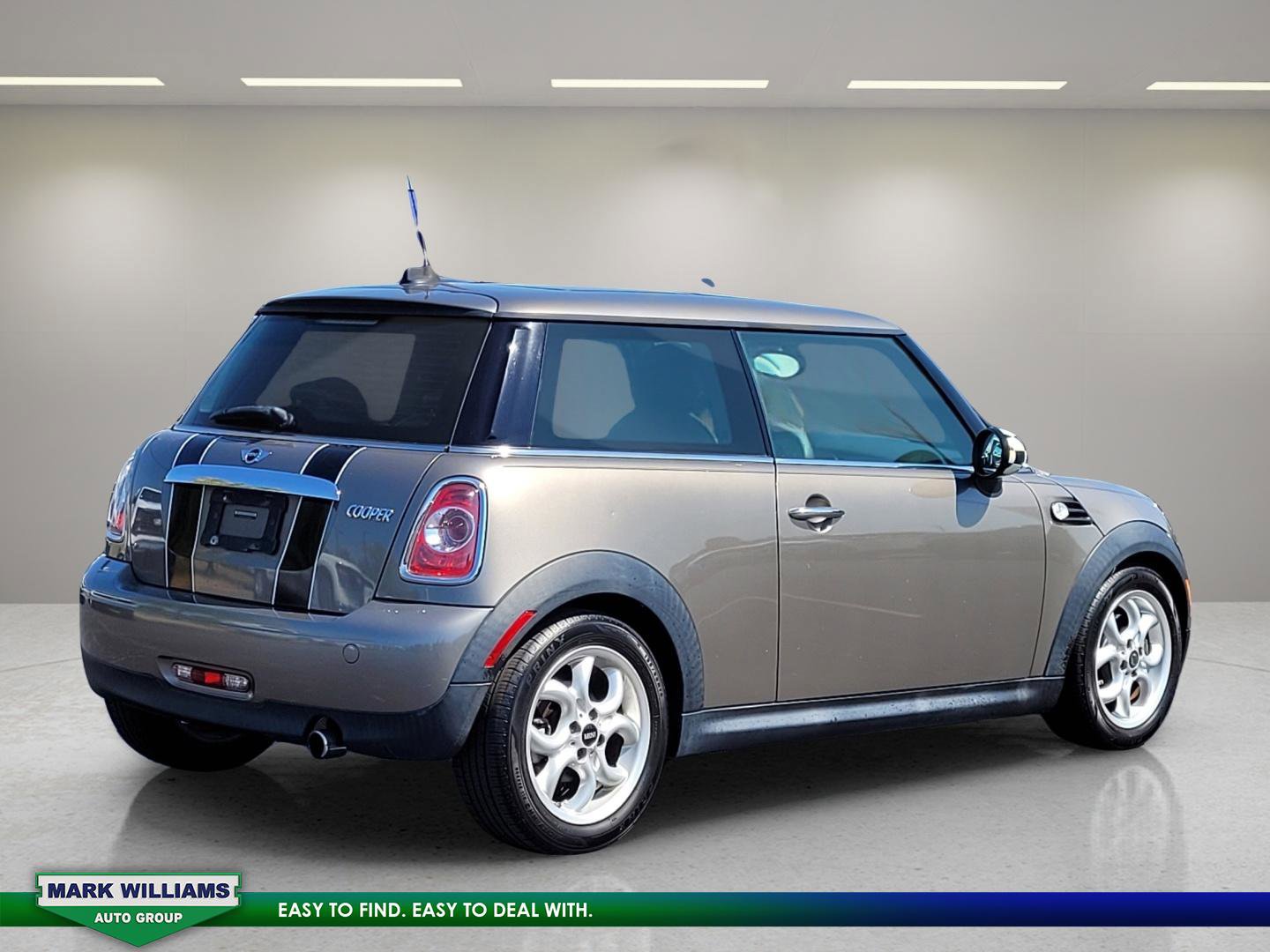 Used 2011 MINI Cooper Hardtop image 4