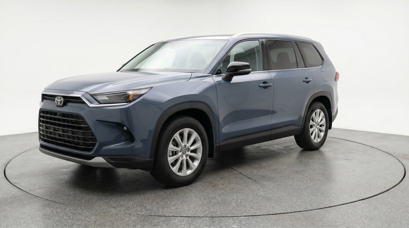 Used 2025 Toyota Grand Highlander FWD image 3