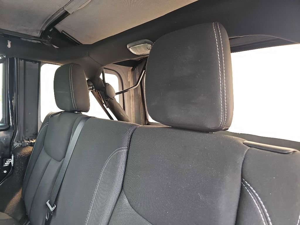 Used 2014 Jeep Wrangler Unlimited Rubicon w/ Connectivity Group image 43