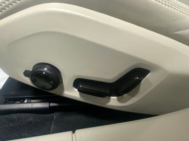 Used 2025 Volvo S90 T8 Ultra w/ Lounge Package image 12