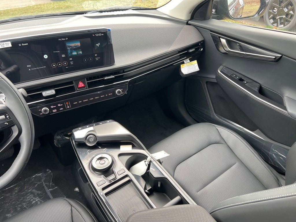 New 2025 Kia EV6 Wind image 11