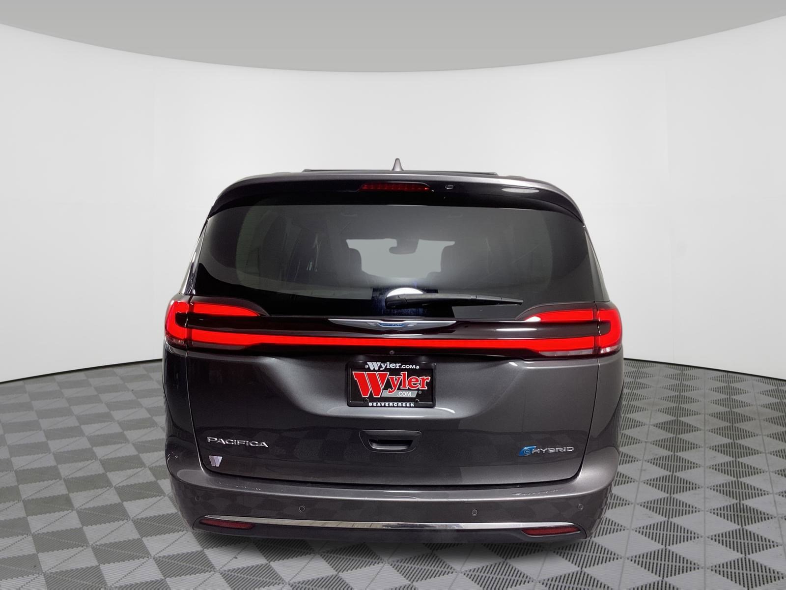 Used 2021 Chrysler Pacifica Touring-L image 5
