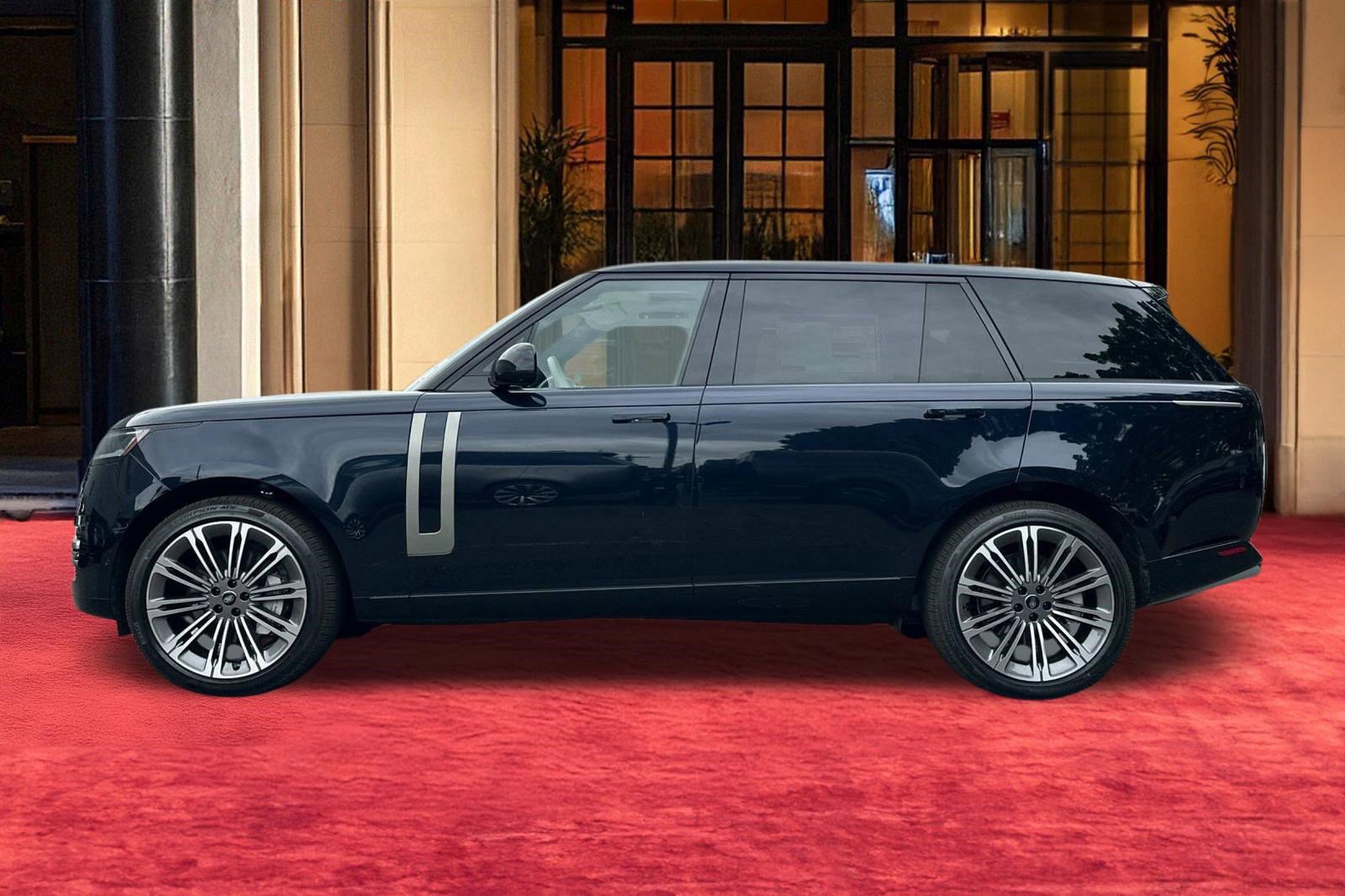 New 2025 Land Rover Range Rover Long Wheelbase SE AWD/4WD image 2