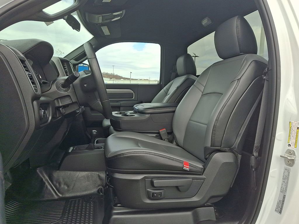 Used 2024 RAM 2500 Tradesman w/ Chrome Appearance Group image 12