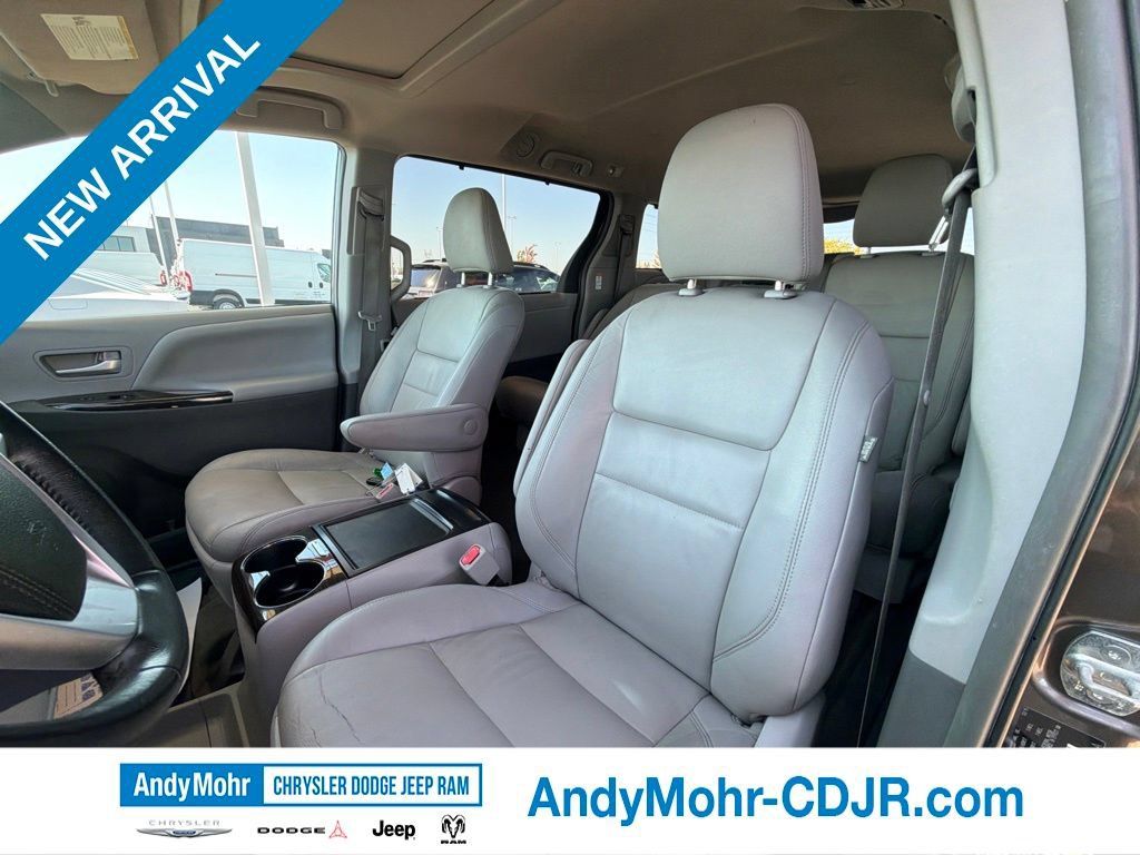 Used 2015 Toyota Sienna XLE FWD image 12