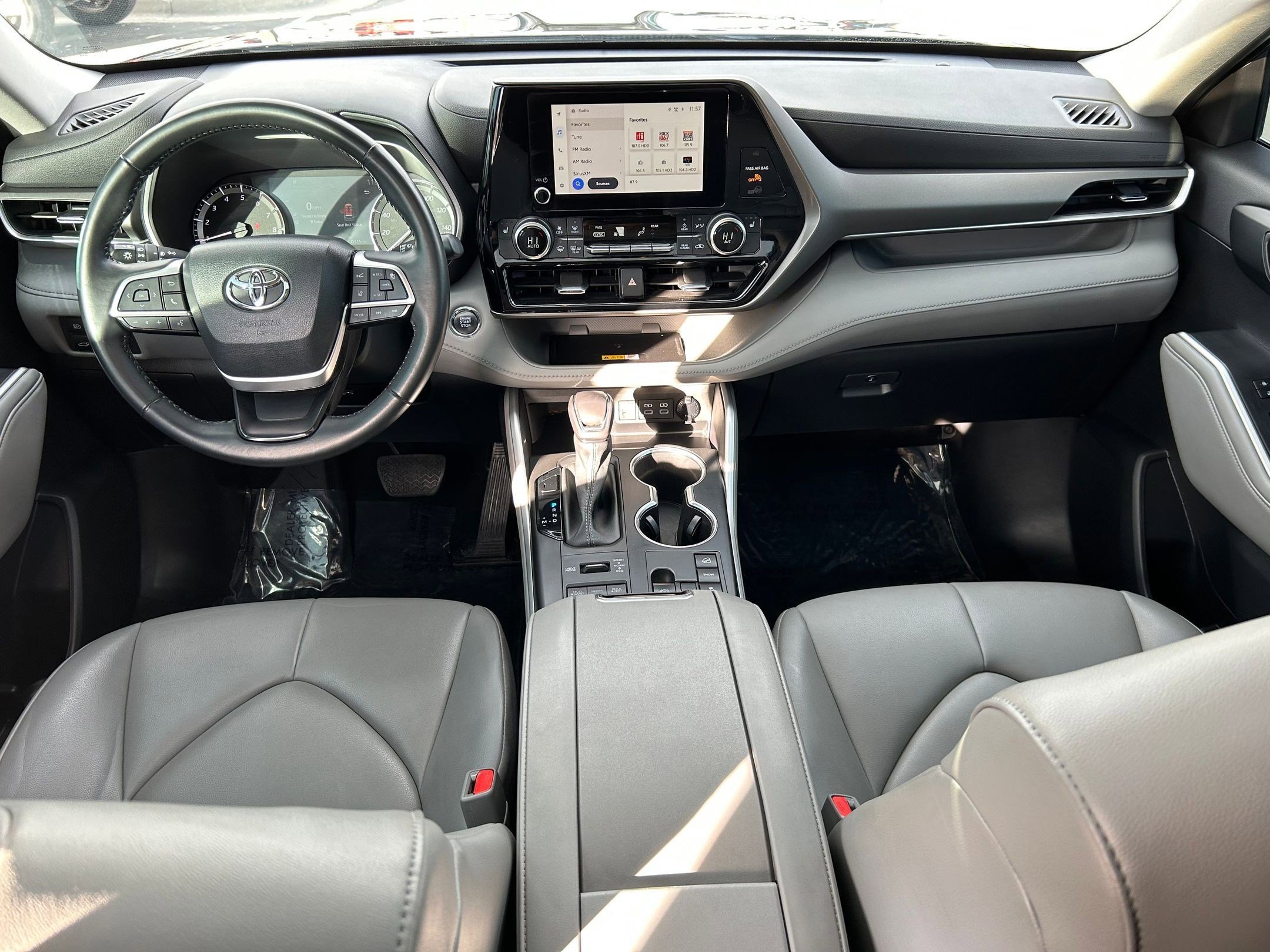 Certified 2023 Toyota Highlander XLE image 22