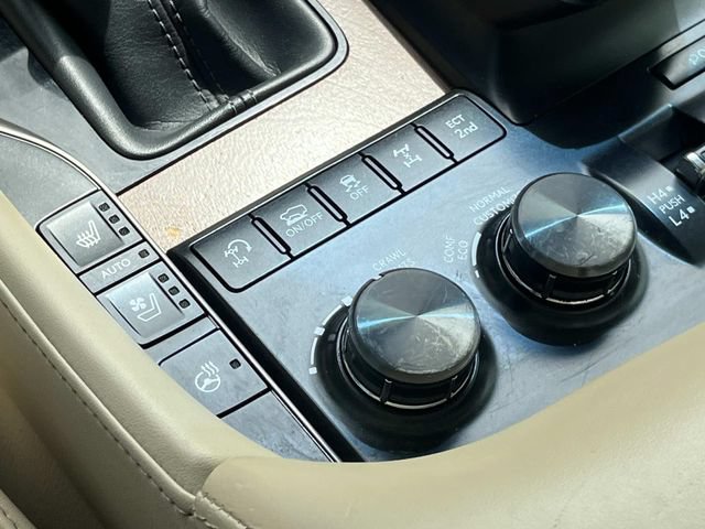 Used 2019 Lexus LX 570 4WD w/ Luxury Package image 38