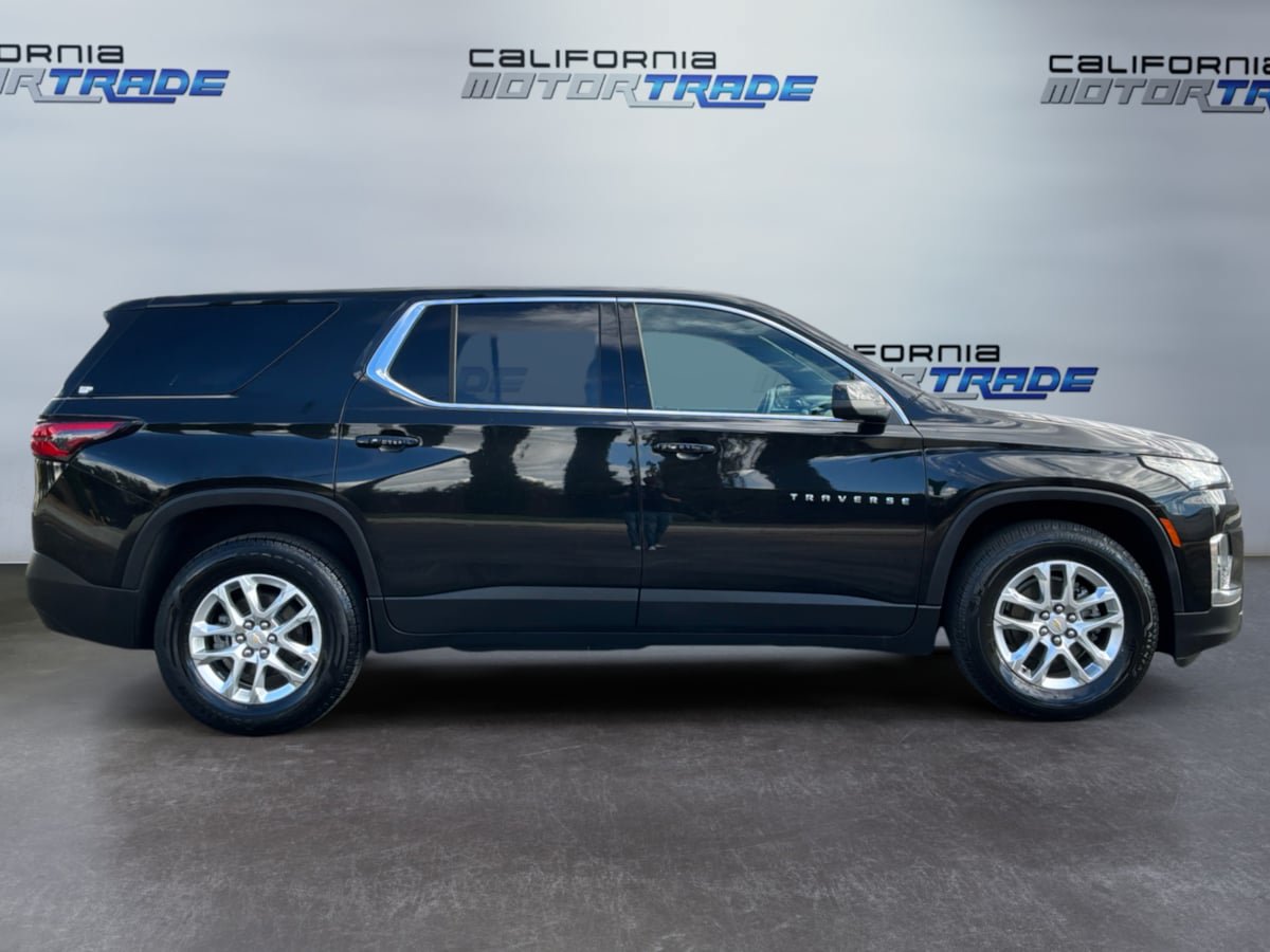 Used 2023 Chevrolet Traverse LS FWD image 4