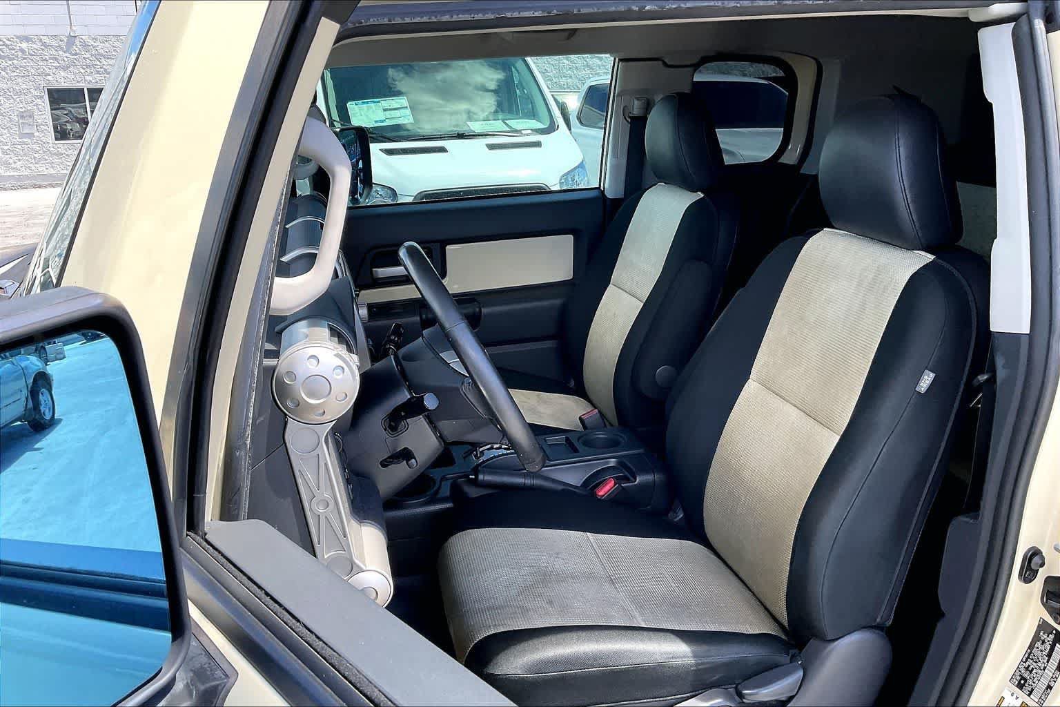Used 2010 Toyota FJ Cruiser 4WD image 11