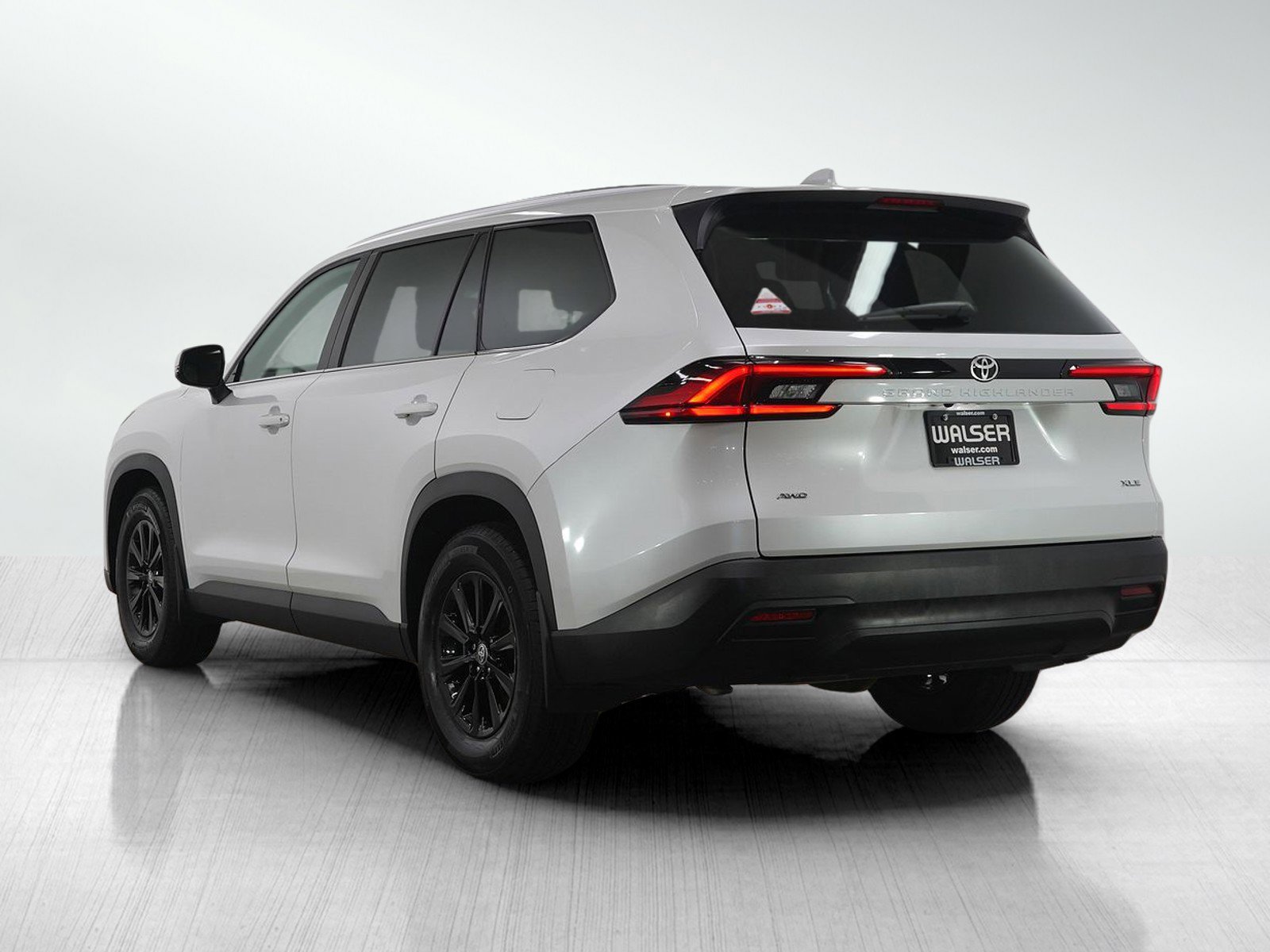 Used 2024 Toyota Grand Highlander XLE image 3