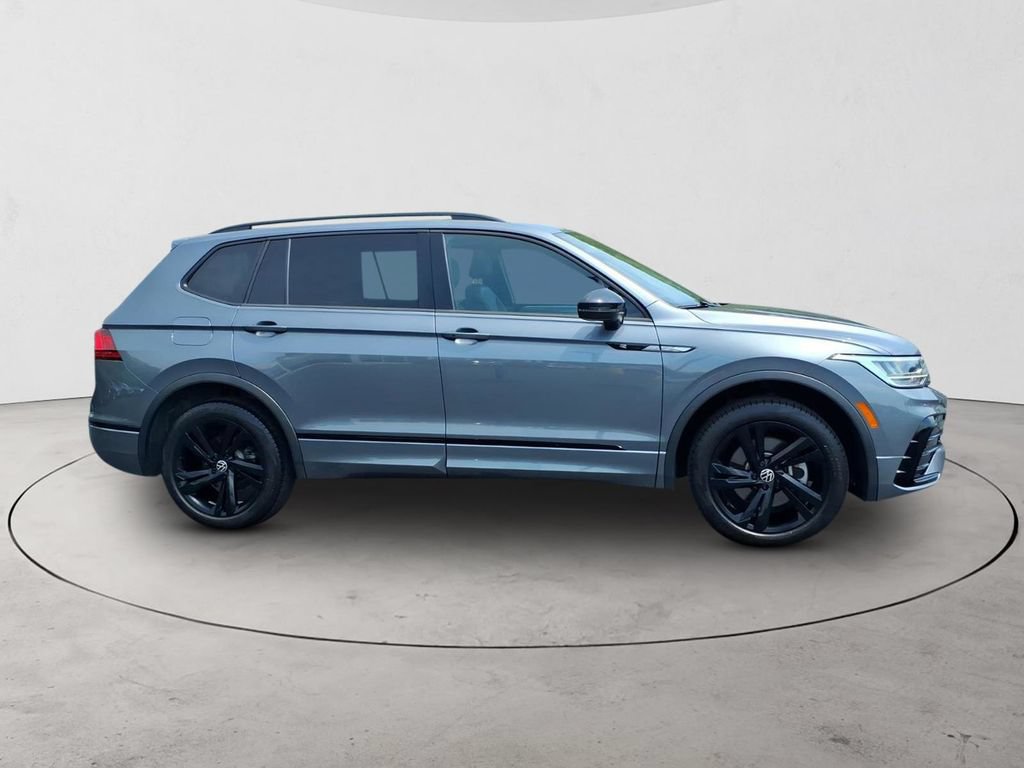 Used 2024 Volkswagen Tiguan SE R-Line AWD/4WD image 4