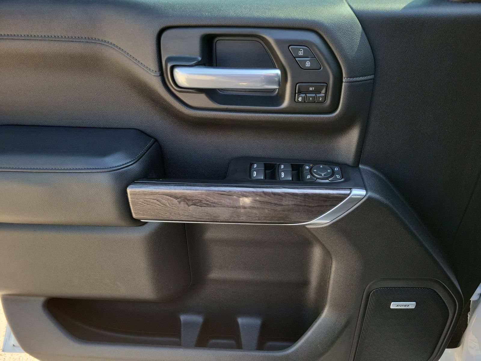 Used 2020 Chevrolet Silverado 1500 LTZ AWD/4WD image 22