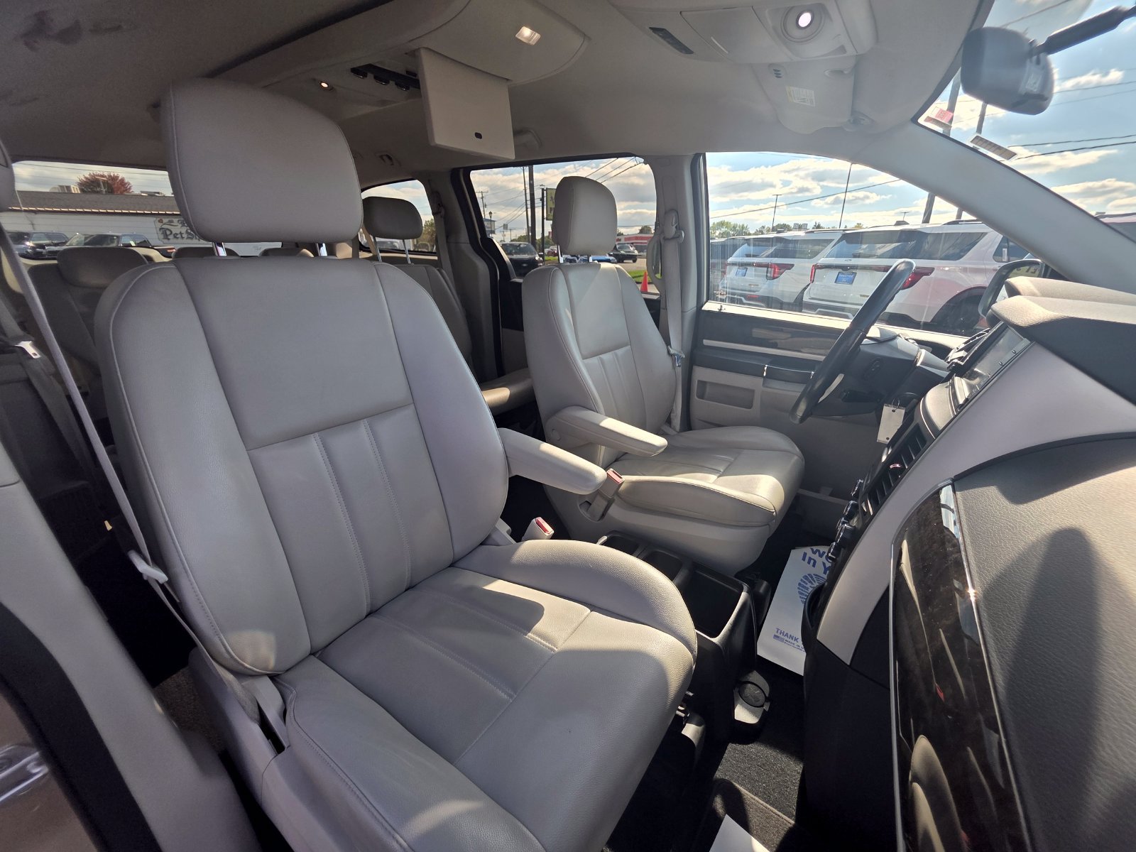 Used 2010 Dodge Grand Caravan SXT FWD image 21