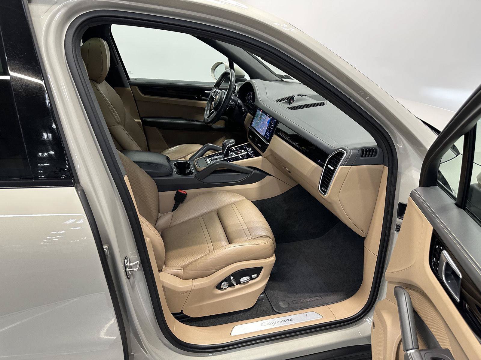 Used 2020 Porsche Cayenne AWD/4WD image 42